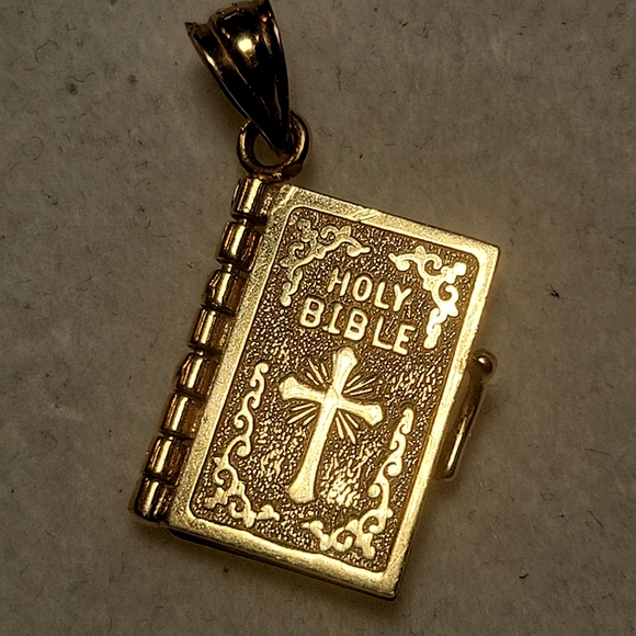 SOLD 14k Gold Bible Pendant w/ 5 Movable Pages inscribed w/ Lord's Prayer 3.28g - Picture 1 of 14